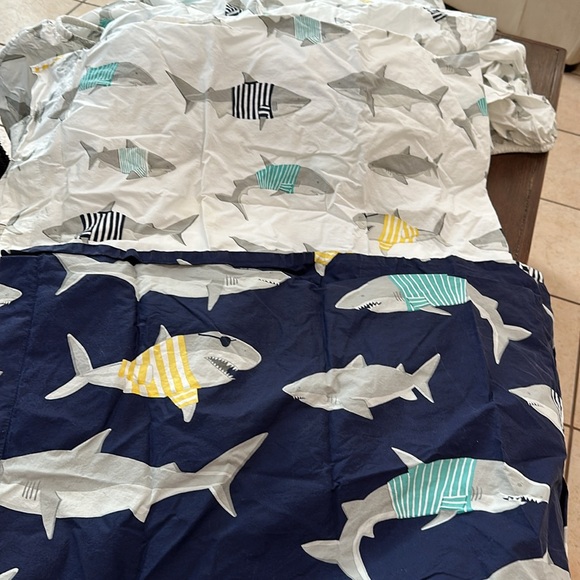 PBK Queen Shark sheet set w/ DUVET AND MATCHING SHAMS - Picture 5 of 6